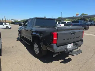 Toyota Tacoma 2024 4x2 SR5 4dr Double Cab 5.0 ft SB