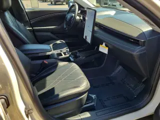 Ford Mustang Mach-E 2025 Select 4dr SUV