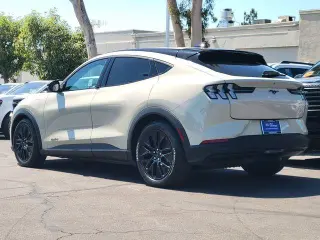 Ford Mustang Mach-E 2025 Select 4dr SUV