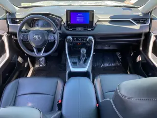 Toyota RAV4 2024 AWD XLE Premium 4dr SUV