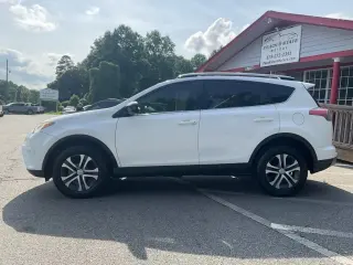 Toyota RAV4 2017 LE 4dr SUV