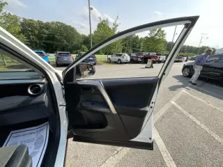 Toyota RAV4 2017 LE 4dr SUV