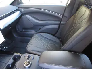 Ford Mustang Mach-E 2023 Select 4dr SUV