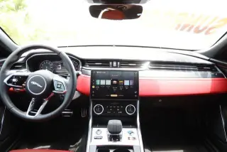 Jaguar XF 2024 AWD P300 R-Dynamic SE 4dr Sedan