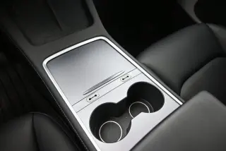 Tesla Model Y 2023 AWD 4dr Crossover
