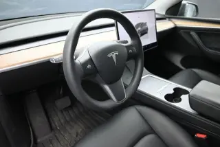Tesla Model Y 2023 AWD 4dr Crossover