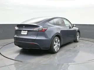 Tesla Model Y 2023 AWD 4dr Crossover