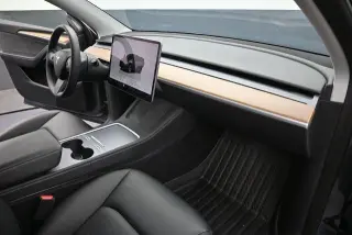 Tesla Model Y 2023 AWD 4dr Crossover