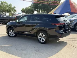 Toyota Highlander 2025 LE 4dr SUV