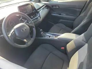 Toyota C-HR 2019 LE 4dr Crossover