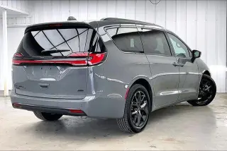 Chrysler Pacifica 2023 AWD Touring L 4dr Mini-Van