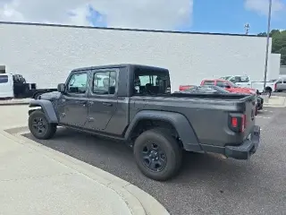 Jeep Gladiator 2023 4x4 Freedom 4dr Crew Cab 5.0 ft. SB