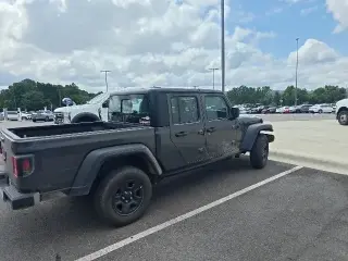 Jeep Gladiator 2023 4x4 Freedom 4dr Crew Cab 5.0 ft. SB