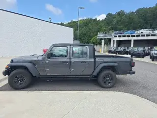 Jeep Gladiator 2023 4x4 Freedom 4dr Crew Cab 5.0 ft. SB
