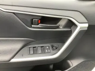 Toyota RAV4 2019 LE 4dr SUV
