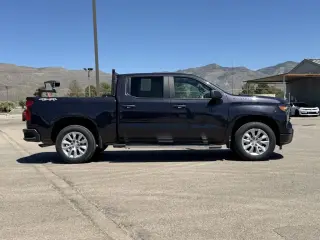 Chevrolet Silverado 1500 2023 4x4 Custom 4dr Crew Cab 5.8 ft. SB