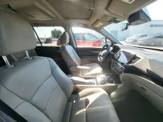 Honda Pilot 2022 AWD Touring 4dr SUV w/Rear Captain's Chairs