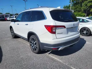 Honda Pilot 2022 AWD Touring 4dr SUV w/Rear Captain's Chairs