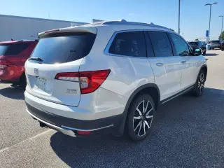 Honda Pilot 2022 AWD Touring 4dr SUV w/Rear Captain's Chairs