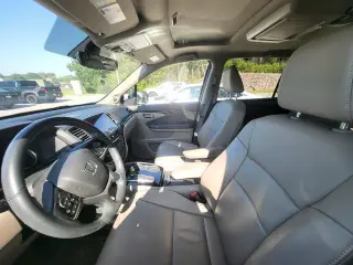 Honda Pilot 2022 AWD Touring 4dr SUV w/Rear Captain's Chairs