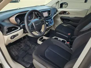 2022 Chrysler Voyager