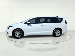 2022 Chrysler Voyager
