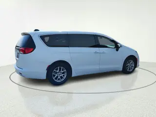 2022 Chrysler Voyager