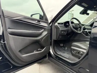Jeep Grand Cherokee 2025 4x2 Laredo A 4dr SUV
