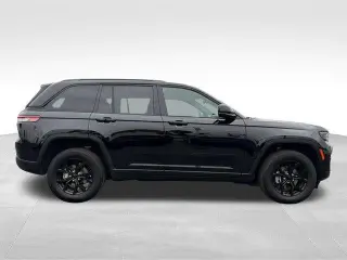 Jeep Grand Cherokee 2025 4x2 Laredo A 4dr SUV