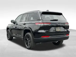 Jeep Grand Cherokee 2025 4x2 Laredo A 4dr SUV