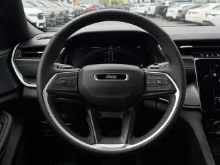 Jeep Grand Cherokee 2025 4x2 Laredo A 4dr SUV