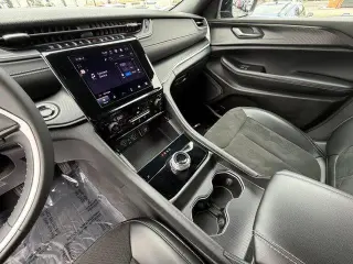 Jeep Grand Cherokee 2025 4x2 Laredo A 4dr SUV