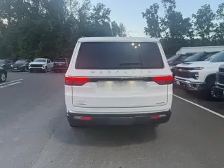 2022 Jeep Wagoneer