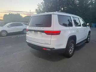 2022 Jeep Wagoneer