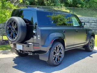 2026 Land Rover Defender 110 Octa Black