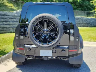 2026 Land Rover Defender 110 Octa Black