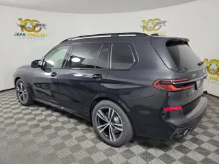 2027 BMW X7
