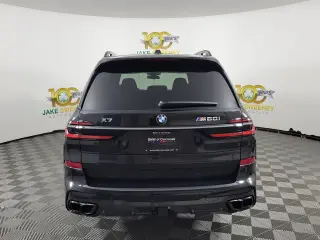 2027 BMW X7