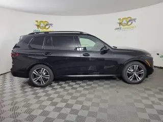 2027 BMW X7