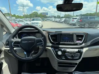 2020 Chrysler Voyager