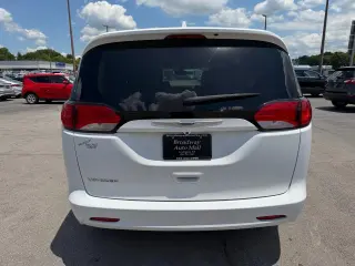 2020 Chrysler Voyager
