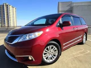 2011 TOYOTA SIENNA