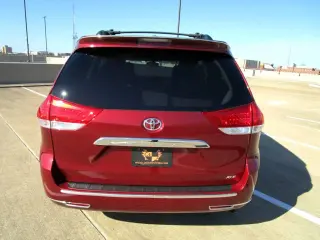 2011 TOYOTA SIENNA