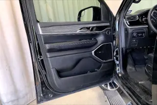 Jeep Wagoneer 2022 4x4 Series III Carbide 4dr SUV