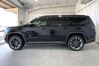 Jeep Wagoneer 2022 4x4 Series III Carbide 4dr SUV
