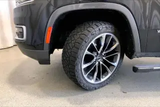 Jeep Wagoneer 2022 4x4 Series III Carbide 4dr SUV