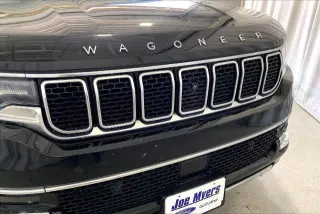 Jeep Wagoneer 2022 4x4 Series III Carbide 4dr SUV