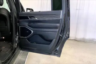 Jeep Wagoneer 2022 4x4 Series III Carbide 4dr SUV