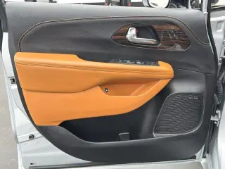 Chrysler Pacifica Plug-In Hybrid 2023 Pinnacle 4dr Mini-Van