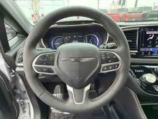 Chrysler Pacifica Plug-In Hybrid 2023 Pinnacle 4dr Mini-Van